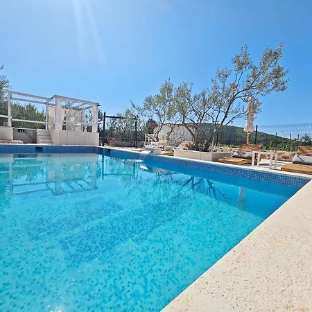 Flamingo - House With Private Pool