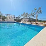 Flamingo - House With Private Pool