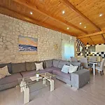 Flamingo - House With Private Pool Vila