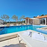 Flamingo - House With Private Pool