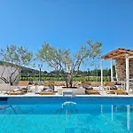 Flamingo - House With Private Pool Vila Gornji Seget
