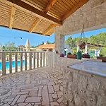 Flamingo - House With Private Pool Vila