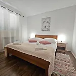 Flamingo - House With Private Pool