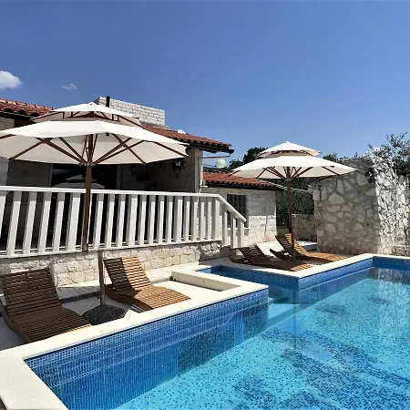 Flamingo - House With Private Pool *