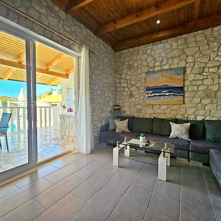 Flamingo - House With Private Pool *